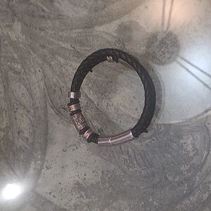 LEATHER AND STAINLESS STEEL MENS BRACELET